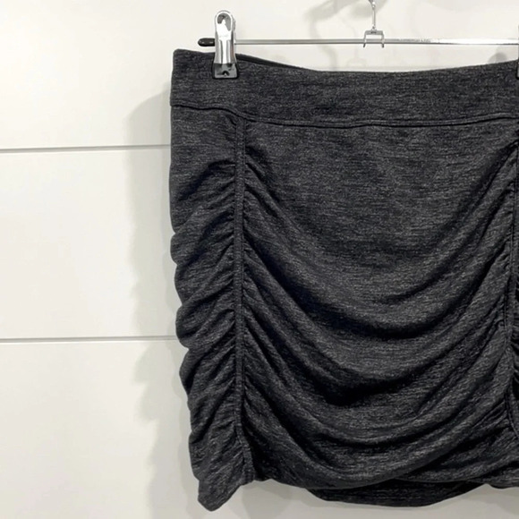 Athleta Charcoal Grey Ruched Skirt Size S - Picture 2 of 7